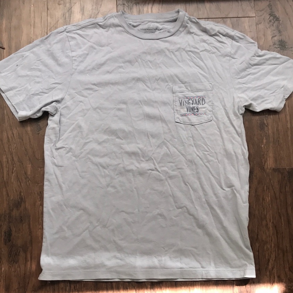 Vineyard Vines Graphic T Shirt with pocket detail